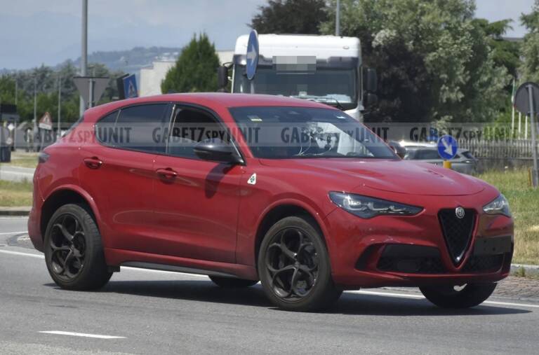 Alfa Romeo Stelvio: la Quadrifoglio MY27 si aggiorna per l’ultimo anno di produzione