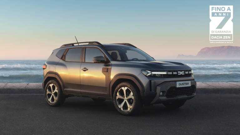 Dacia Duster, ad agosto 2026 la full hybrid da 155 CV parte da 95 euro al mese