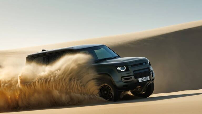 Defender elettrico rinviato: il fuoristrada a batteria rimandato a dopo il 2030