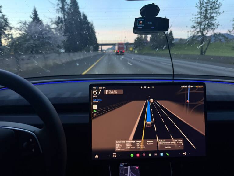 Tesla vuole l’approvazione in Europa del suo FSD: perché i test restano segreti?