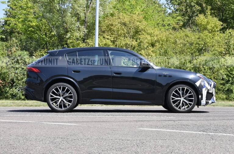 Maserati Grecale Trofeo MY27 avvistata su strada: cosa cambia nel SUV da 530 CV