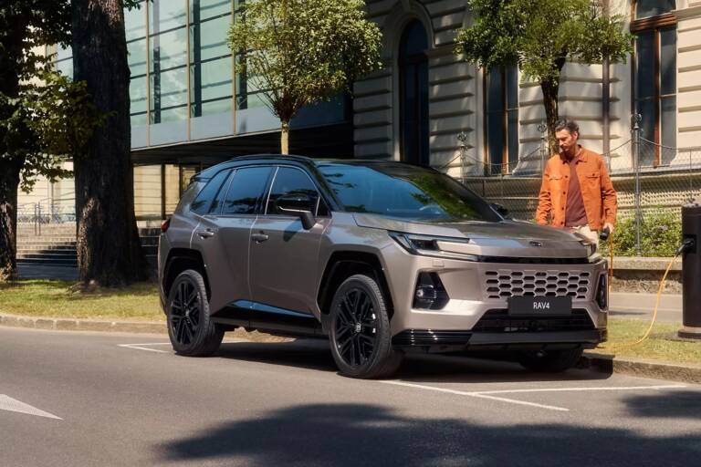 Toyota prepara una nuova generazione di ibride più efficienti, in arrivo nel 2027