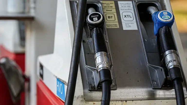 Oltre un miliardo in fumo per il caro carburanti: il portafoglio ricorderà quest’estate (più di voi)