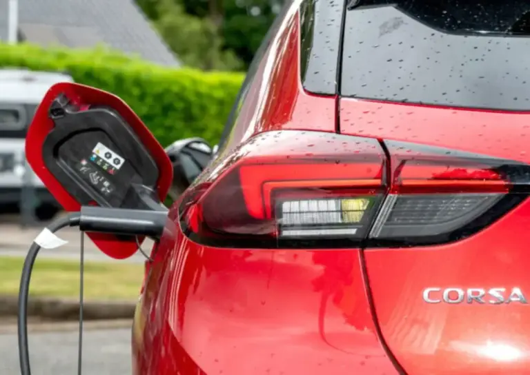 Opel, all-in sull’elettrico: la Corsa del 2028 è una scommessa da 25.000 euro
