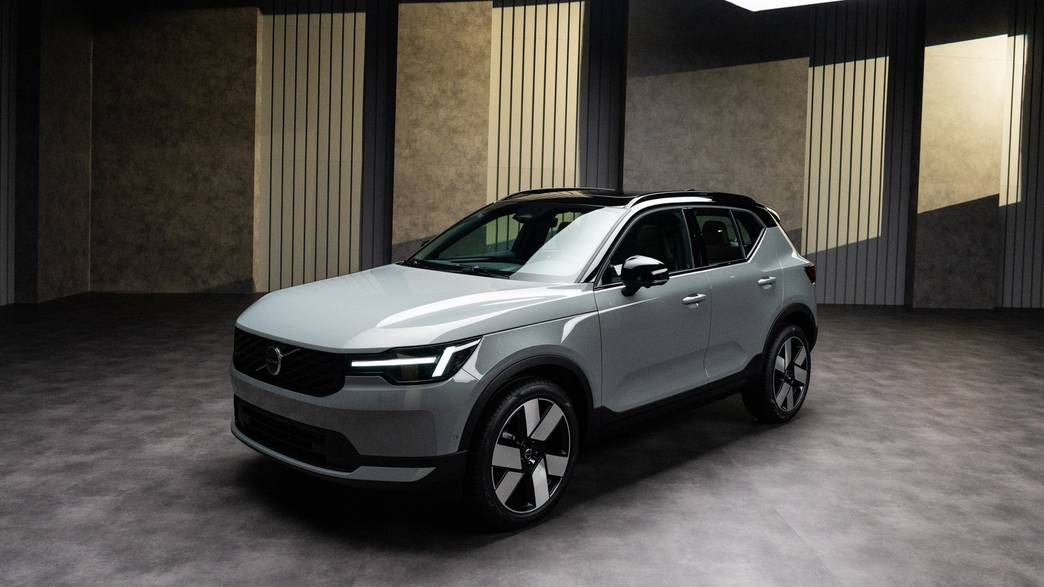 Volvo restyling XC40 2028