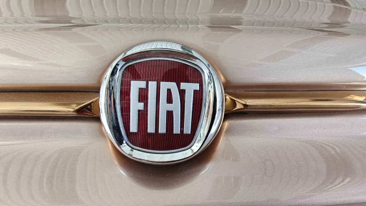 fiat, badge