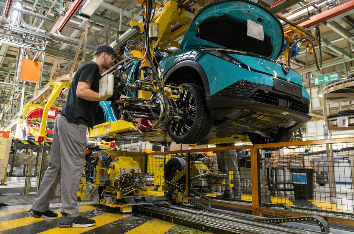 fabbrica auto, nissan